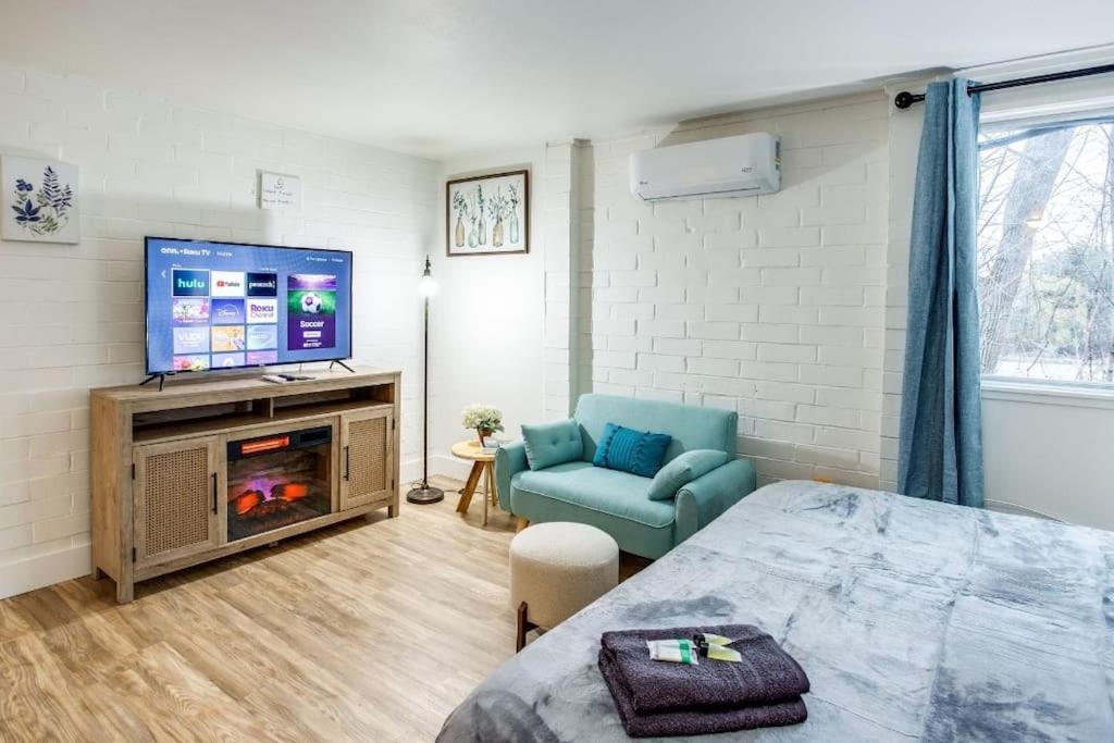 Studio W/ King Bed Near Dwtn Rochester Ngoại thất bức ảnh
